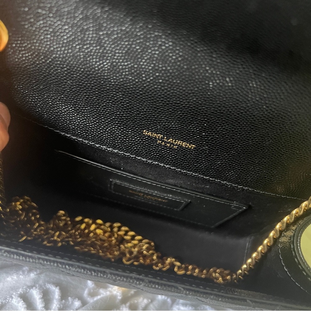Like New Authentic YSL Envelope Tri-quilt gold on black Grain de Poudre leather - Picture 3 of 14